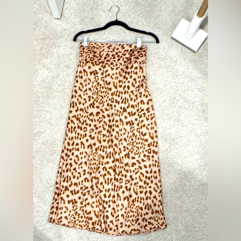 Free People Size 2 Satin Silk feel leopard maxi skirt